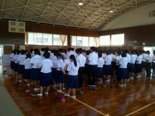 修学旅行に向けて(
 平和記念式典の練習)