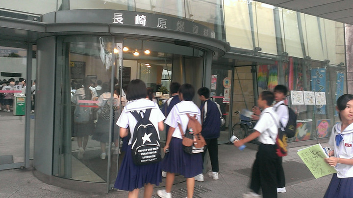 原爆資料館入館の様子