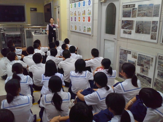 防災センター体験中