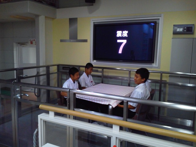 防災センター体験中