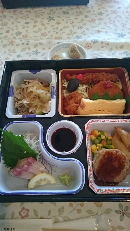 修学旅行１日目（武雄市内昼食）