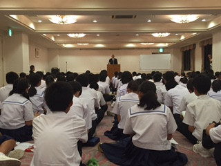 修学旅行１日目（平和講話）