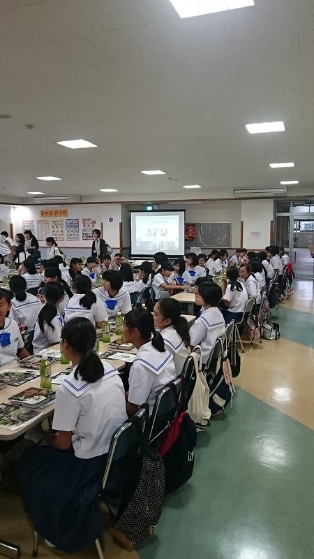修学旅行２日目（昼食in西南学院大学）